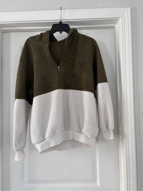 Women's Two-Tone Sherpa Half-Zip Hoodie - Olive & Cream